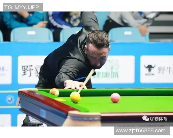 足球明星在奢华游泳池中畅游尽显风采与魅力的精彩瞬间视频合集